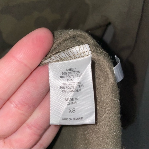 New York and company camo 3/4 sleeve top - Picture 3 of 4